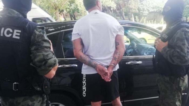 Главният прокурор показа снимки от арестите на приближени до Божков